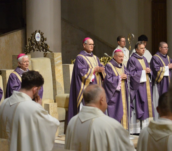 Modlitwa za zmarłych w Dzień Zaduszny