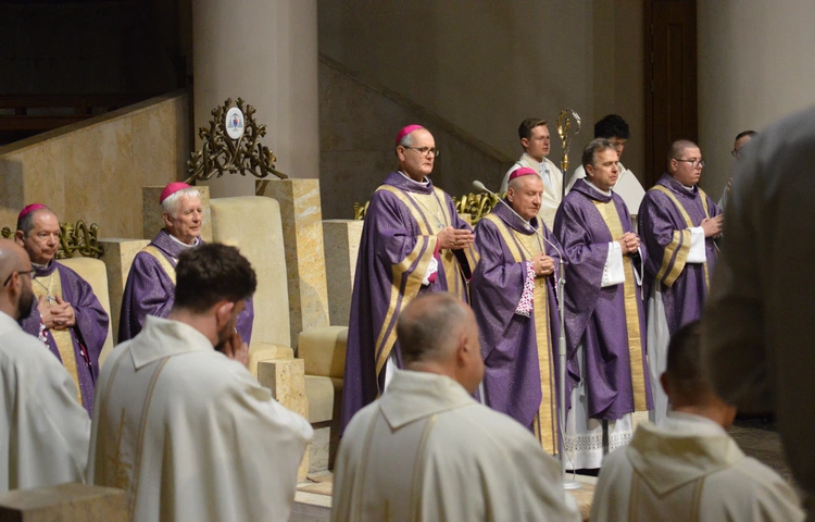 Modlitwa za zmarłych w Dzień Zaduszny