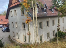 Albertówka to dom, w którym mężczyźni po przejściach odnajdują sens, wiarę i siebie. Zaczyna się życie od nowa