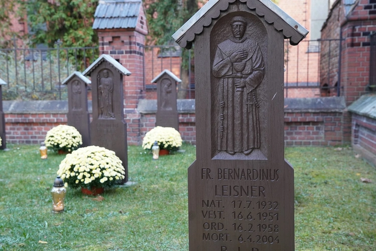 Franciszkański cmentarz we Wrocławiu-Karłowicach