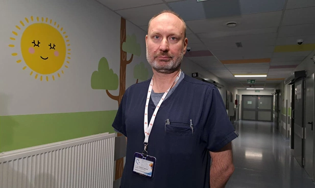 Katowice. Dr Andrzej Bulandra o stanie 2-latka, który wpadł do przydomowego basenu