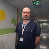 Katowice. Dr Andrzej Bulandra o stanie 2-latka, który wpadł do przydomowego basenu