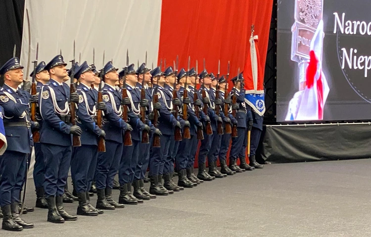 Jaworzno. 133 nowych funkcjonariuszy wstąpiło w szeregi śląskiej policji