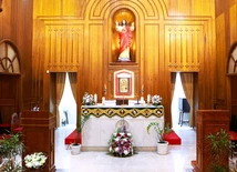 We wnętrzu kościoła Najświętszego Serca w Manamie, Bahrajn