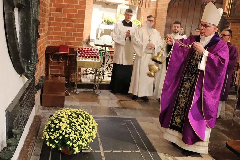 Za zmarłych kanoników i biskupów