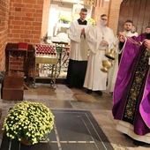 Za zmarłych kanoników i biskupów