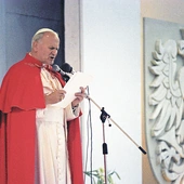 „Musicie od siebie wymagać…”. Paweł Skibiński stworzył ciekawą monografię drugiej pielgrzymki Jana Pawła II do Polski