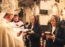 Panie przyjęły od metropolity gdańskiego krzyże i brewiarze.