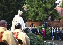Eucharystia na cmentarzu komunalnym w Koszalinie.