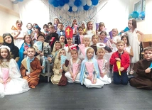 Mali słupszczanie z „katolika” bawili się w świętych w czasie lekcji.