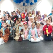 Mali słupszczanie z „katolika” bawili się w świętych w czasie lekcji.