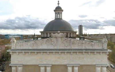 Tympanon uzupełnił doskonale znaną wszystkim mieszkańcom Katowic i okolic bryłę katedry.