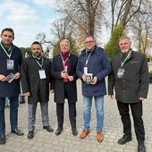 W Łowiczu wśród wolontariuszy nie zabrakło samorządowców, w tym burmistrza i radnych. 