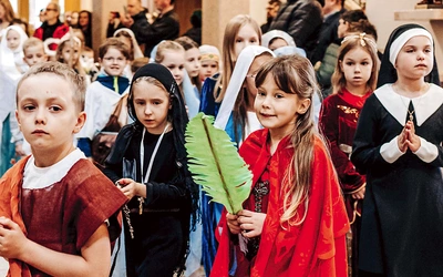 Pochód jest już tradycją w parafii Matki Bożej Różańcowej.