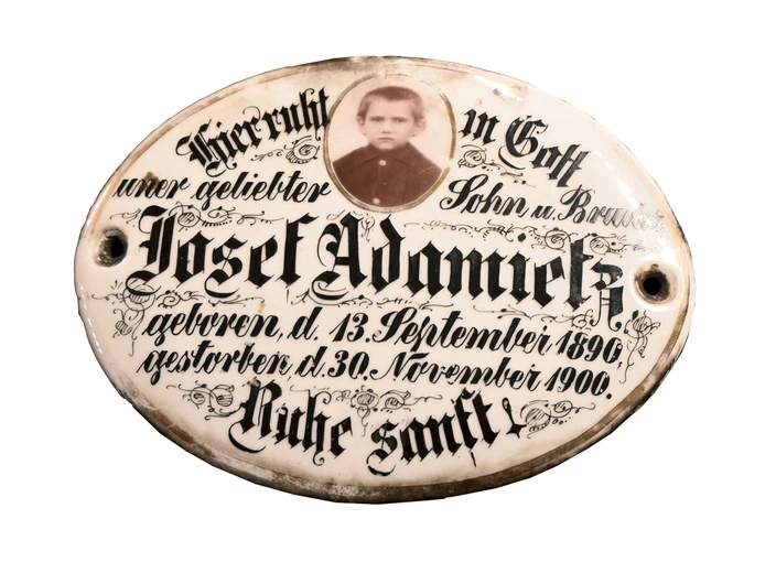 Ile bólu i żalu opisuje ta jedna tablica! Śmierć dziecka kiedyś była znacznie częstszym zjawiskiem.  