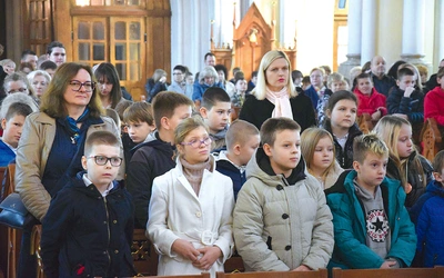 Uczniowie wraz z nauczycielami modlili się w radomskiej katedrze. 