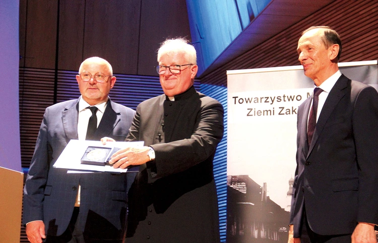 Miłym akcentem było uhonorowanie parafii Groszem Ziemskim Tarnowskim, ale tego,  że potomkowie przodków żony światowej sławy profesora mieszkają w okolicach Zakliczyna,  chyba nikt się nie spodziewał.