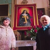 – Od 2012 roku odprawiane  są tu nabożeństwa do św. Rity – przypominają Jolanta Widło (z lewej)  i Rozalia Miernikowska. 