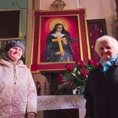 – Od 2012 roku odprawiane  są tu nabożeństwa do św. Rity – przypominają Jolanta Widło (z lewej)  i Rozalia Miernikowska. 