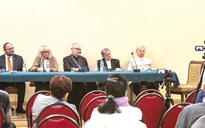 Ksiądz dr Andrzej Persidok podkreślił, że dialog z religiami niechrześcijańskimi należy prowadzić w duchu umiarkowanego optymizmu, szukając wspólnych wartości. Zaznaczył, że podstawę powinno stanowić zaufanie do Boga, który działa również w innych religiach. 