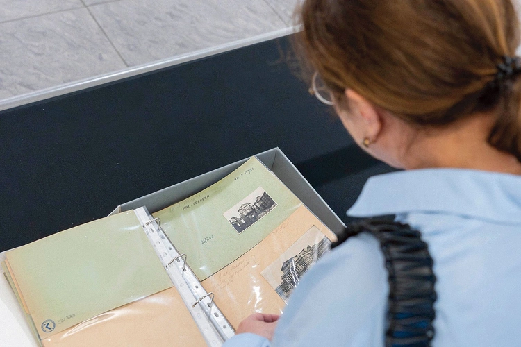 Kolekcja Andrzeja Nitscha to nie tylko materiał wizualny, ale przede wszystkim poruszające świadectwo strat wojennych Warszawy i niezłomnej siły jej odrodzenia.