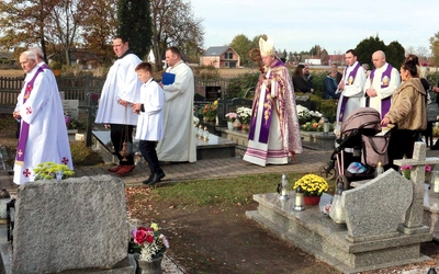 Metropolita wrocławski podkreślił, że zbawienie jest dla każdego  z nas. Żebyśmy mogli się kiedyś spotkać z Chrystusem i tymi wszystkimi, których kochamy.