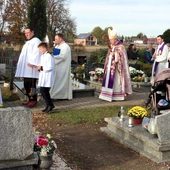 Metropolita wrocławski podkreślił, że zbawienie jest dla każdego  z nas. Żebyśmy mogli się kiedyś spotkać z Chrystusem i tymi wszystkimi, których kochamy.