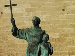 “Nie mówią prawdy”. Kontrowersje wokół zniszczenia pomnika św. Junipero Serry