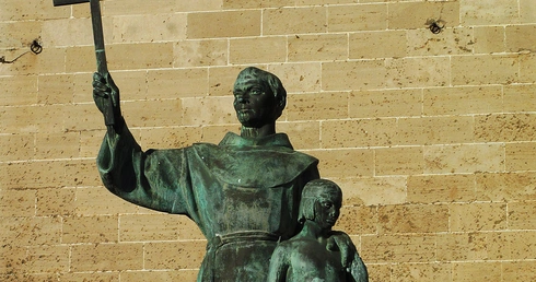 “Nie mówią prawdy”. Kontrowersje wokół zniszczenia pomnika św. Junipero Serry