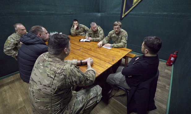 Prezydent Ukrainy z dowódcami w obwodzie donieckim