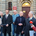 Chcą krzyża w sali obrad