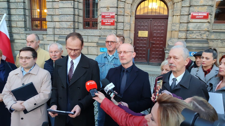 Chcą krzyża w sali obrad