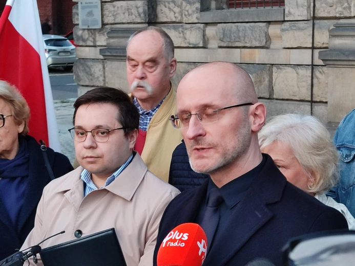 Chcą krzyża w sali obrad