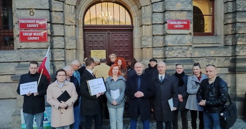 Chcą krzyża w sali obrad