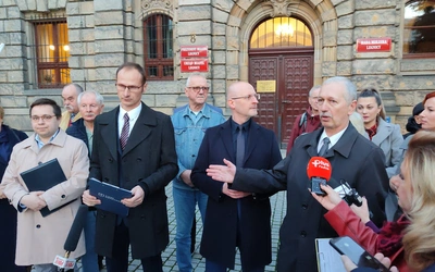 Ordo Iuris broni krzyża