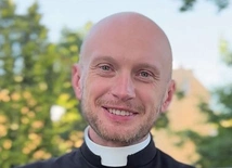 Ksiądz Popiełuszko nie walczył z kimś, tylko walczył przeciwko czemuś – mówi „Gościowi” proboszcz z warszawskiego Żoliborza