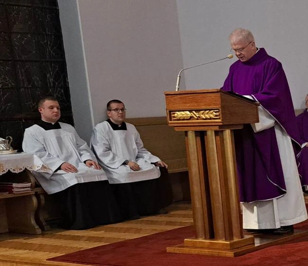 Modlitwa wspólnoty WSD w Radomiu za zmarłych duchownych 