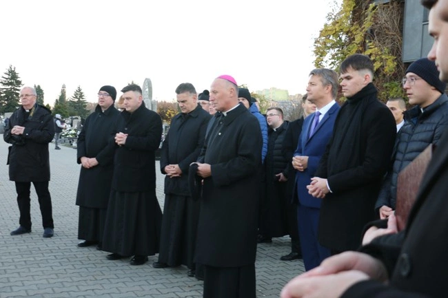 Modlitwa wspólnoty WSD w Radomiu za zmarłych duchownych 