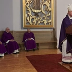 Modlitwa wspólnoty WSD w Radomiu za zmarłych duchownych 