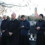 Modlitwa wspólnoty WSD w Radomiu za zmarłych duchownych 
