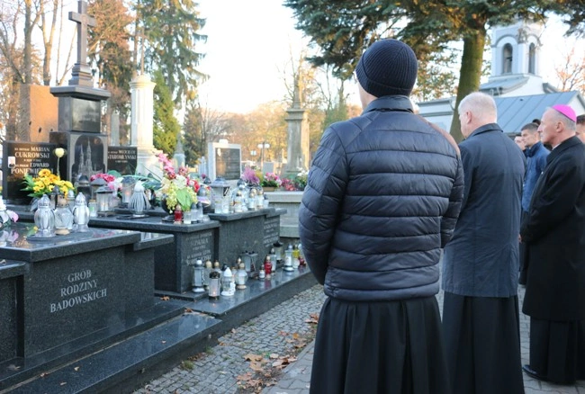 Modlitwa wspólnoty WSD w Radomiu za zmarłych duchownych 