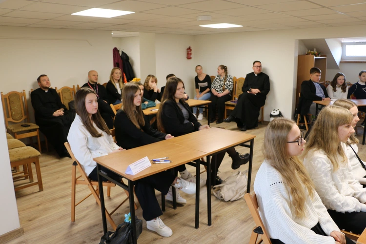 Płońsk. Konkurs "Niedoskonali, a święci" 