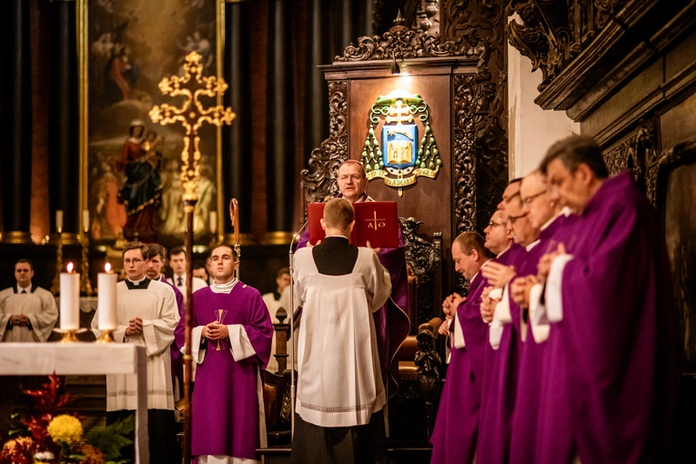 Msza św. za zmarłe duchowieństwo 2025