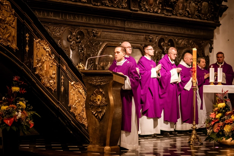 Msza św. za zmarłe duchowieństwo 2025