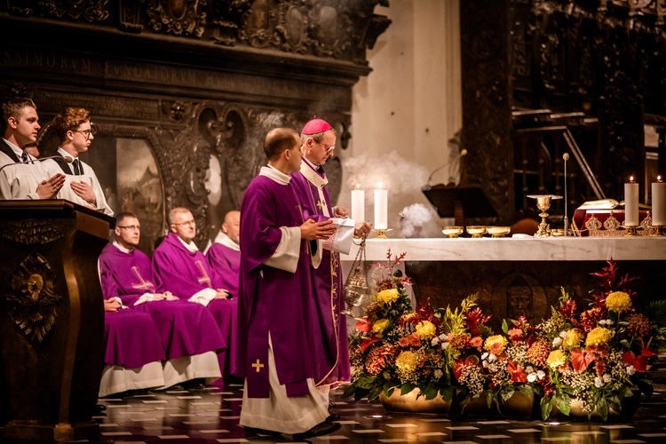 Msza św. za zmarłe duchowieństwo 2025