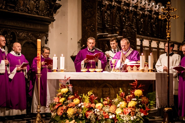 Msza św. za zmarłe duchowieństwo 2025