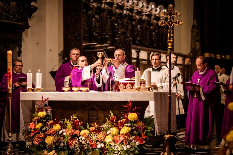 Msza św. za zmarłe duchowieństwo 2025