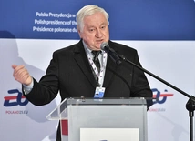 W jaką grę Chiny grają ze światem?