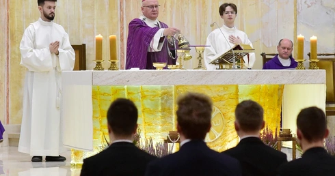 Bożą rzeczą jest modlić się za zmarłych