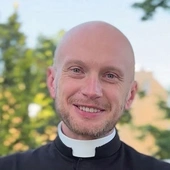 Ksiądz Popiełuszko nie walczył z kimś, tylko walczył przeciwko czemuś – mówi „Gościowi” proboszcz z warszawskiego Żoliborza 